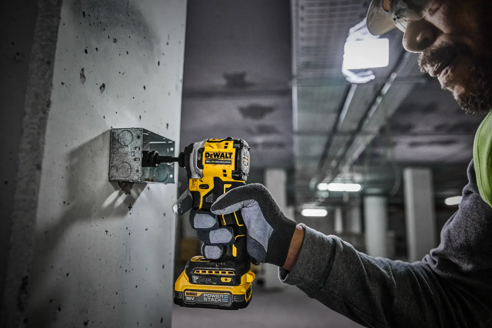 DEWALT® 18V XR® Brushless 1/4" Compact Impact Driver - x POWERSTACK™ 1.7Ah