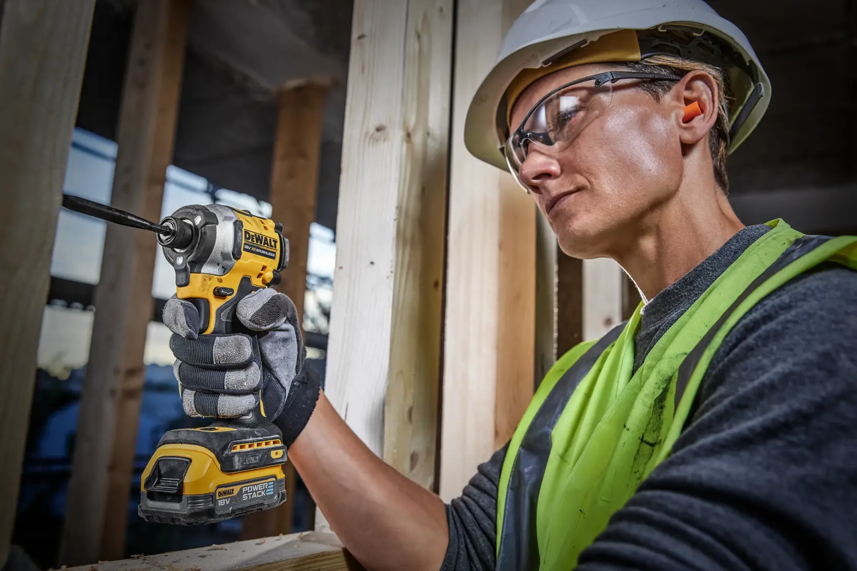 DEWALT® 18V XR® Brushless 1/4" Compact Impact Driver - x POWERSTACK™ 1.7Ah