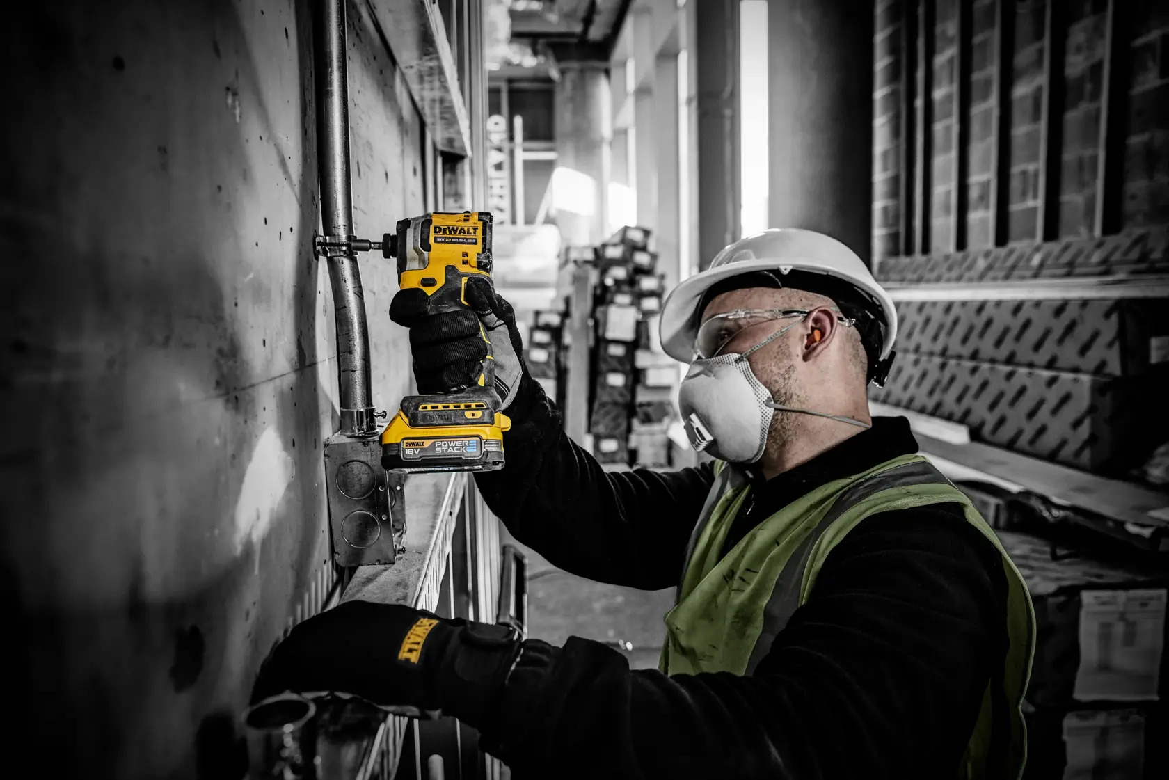 DEWALT® 18V XR® Brushless Compact Impact Driver - 2 X 1.7Ah POWERSTACK Battery