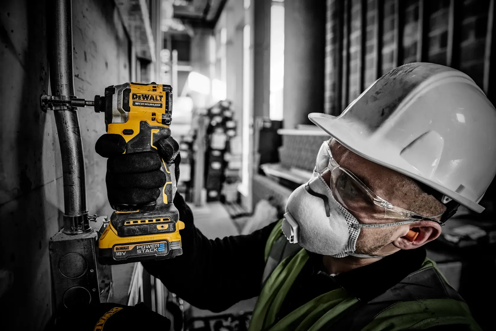 DEWALT® 18V XR® Brushless Compact Impact Driver - 2 X 1.7Ah POWERSTACK Battery