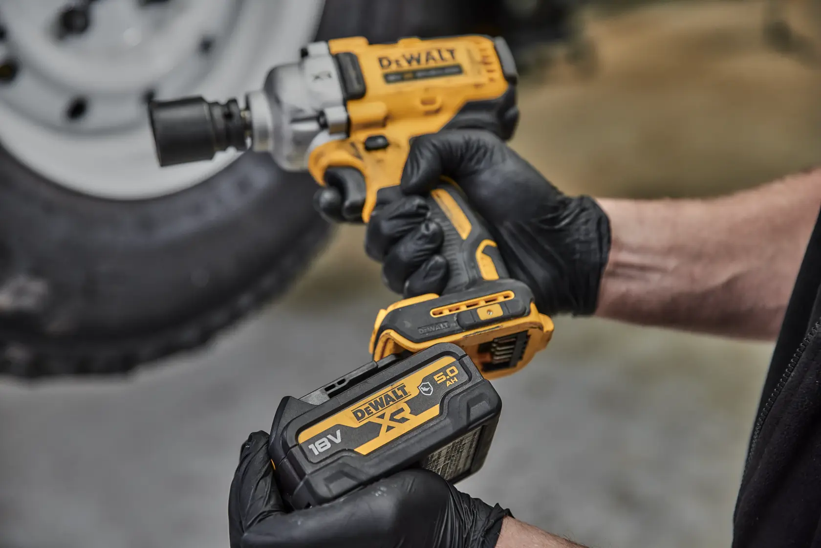 DEWALT® 18V XR® Brushless 1/2" Hog Ring Mid Torque Impact Wrench (Tool Only)