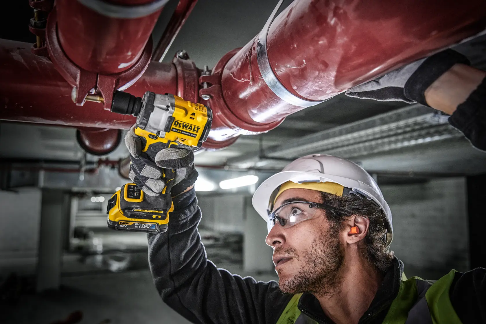 DEWALT® 18V XR® Brushless 1/2" Hog Ring Compact Impact Wrench - 2 X 1.7Ah POWERSTACK Battery