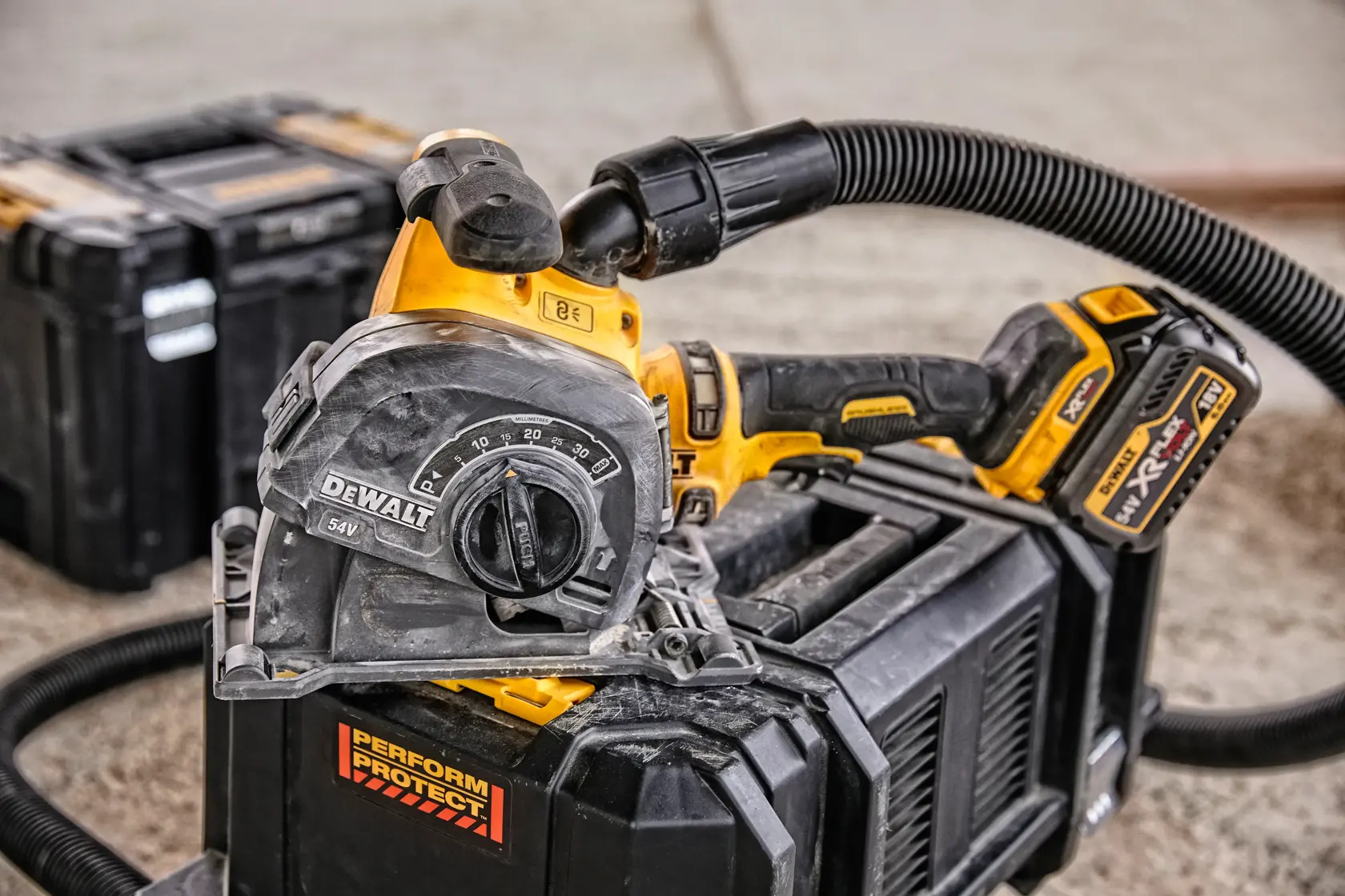 DEWALT® 54V XR® FLEXVOLT® Wall Chaser (2 X 6 Ah)