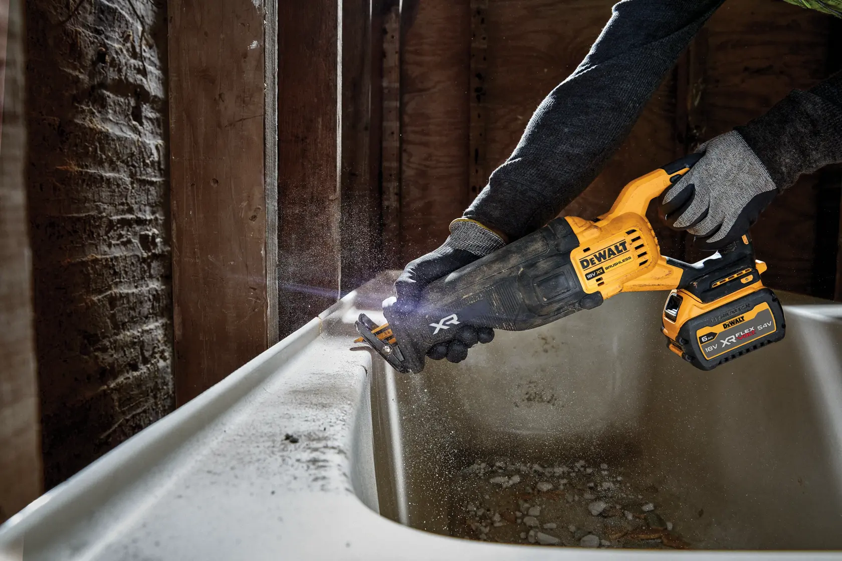 DEWALT® 18V XR® Brushless Reciprocating Saw - 1 x 6Ah
