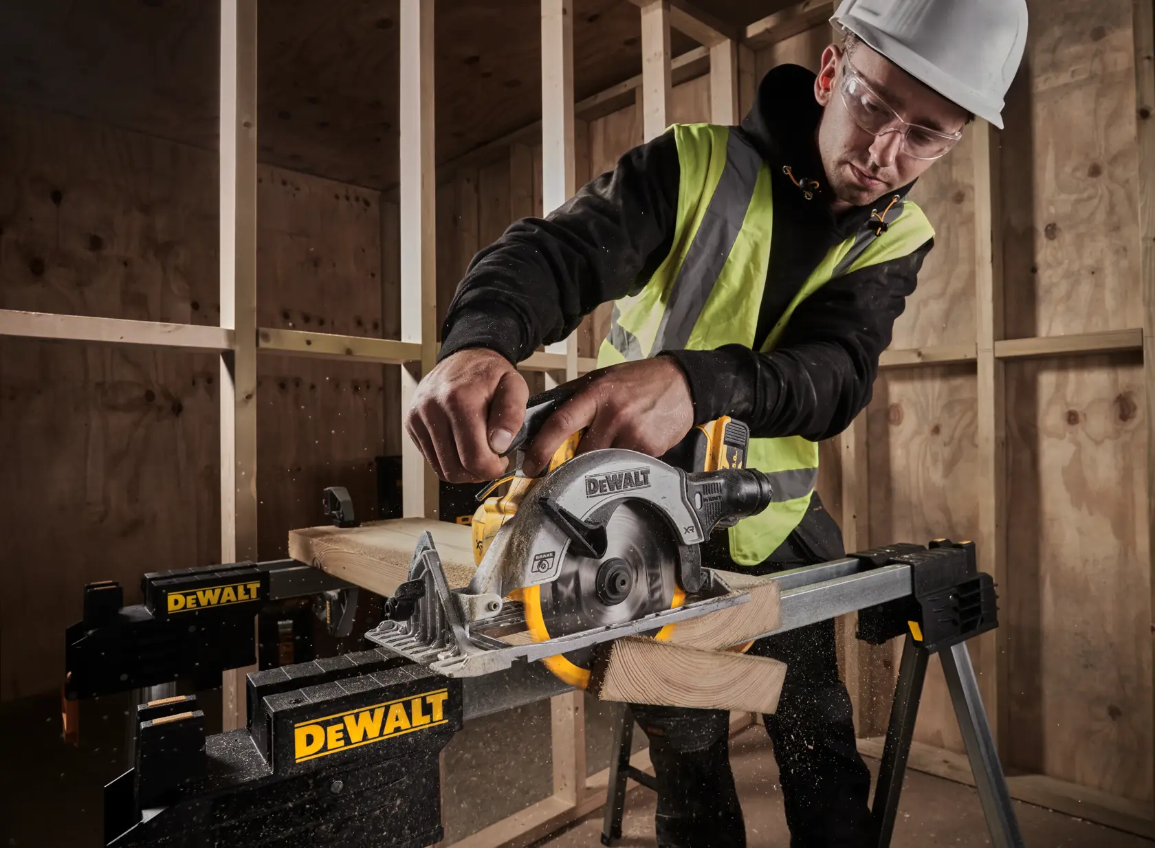 DEWALT® 18V XR® Brushless 165 mm Circular Saw - 2 x 5 Ah