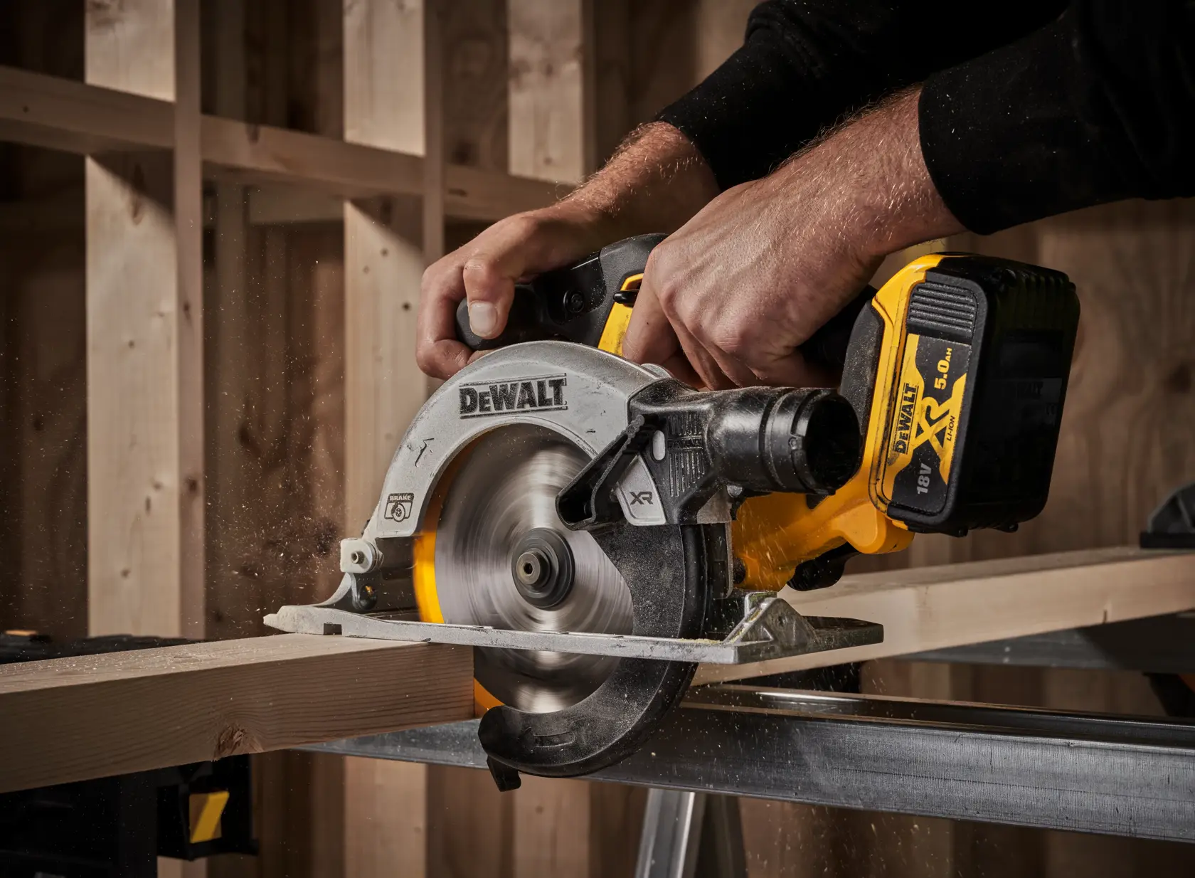 DEWALT® 18V XR® Brushless 165 mm Circular Saw - 2 x 5 Ah