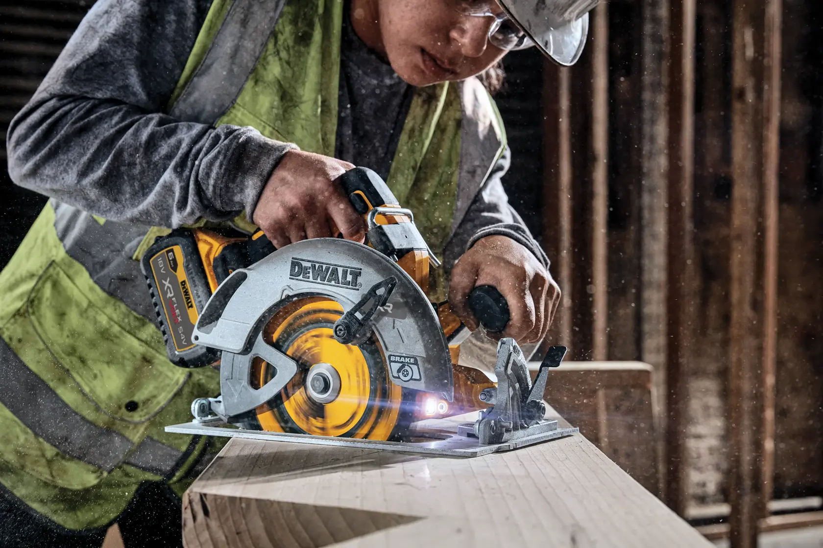 DEWALT® 18V XR® Brushless 190 mm Circular Saw - 1 x 6Ah