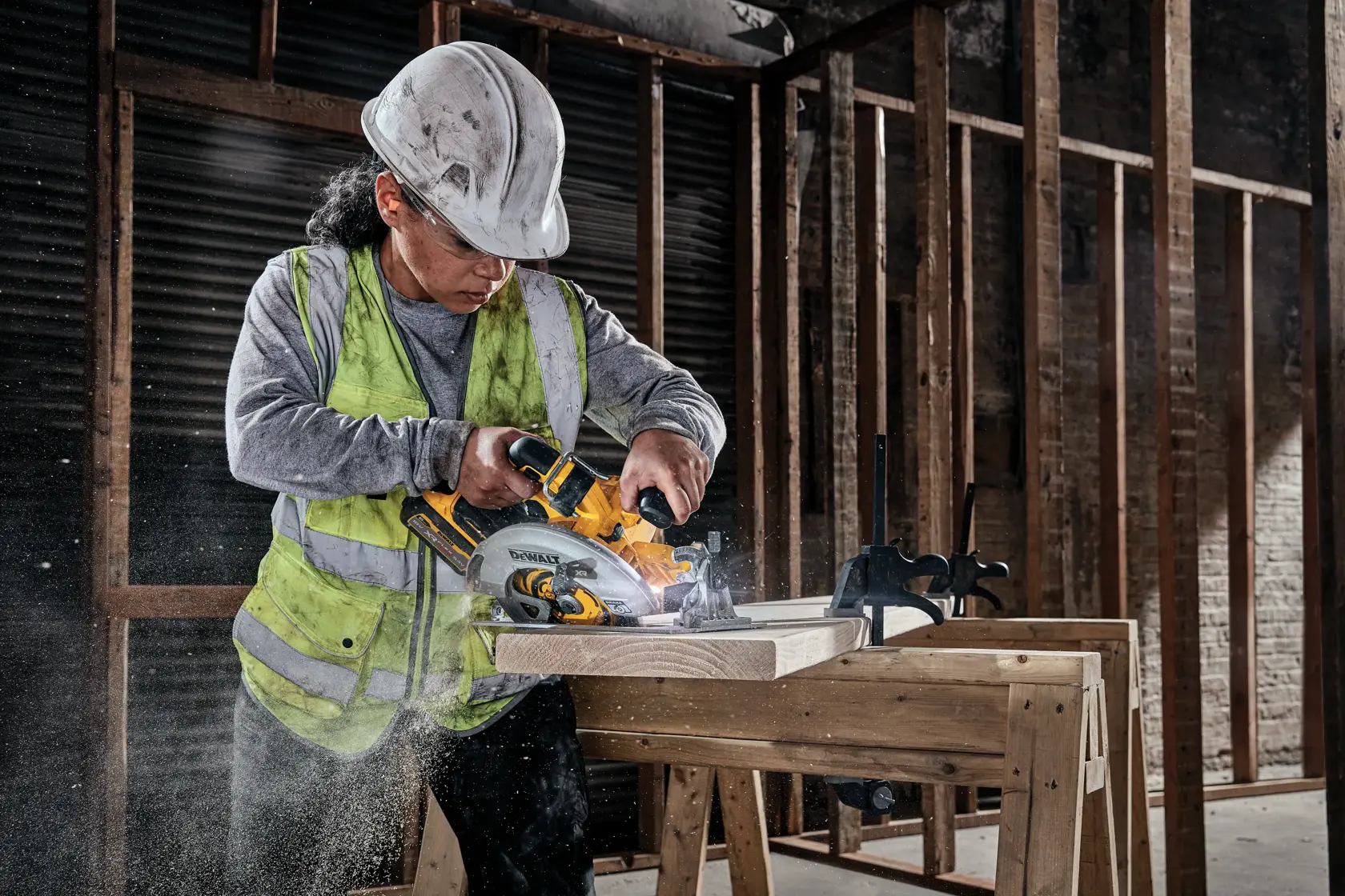 DEWALT® 18V XR® Brushless 190 mm Circular Saw - 1 x 6Ah