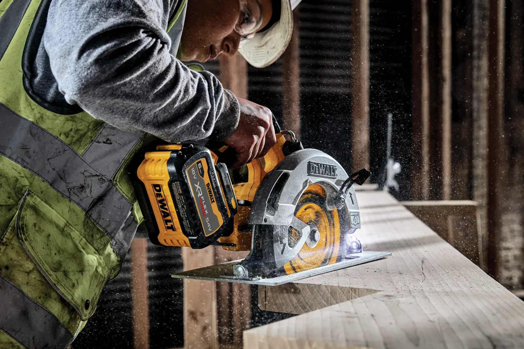 DEWALT® 18V XR® Brushless 190 mm Circular Saw - 1 x 6Ah
