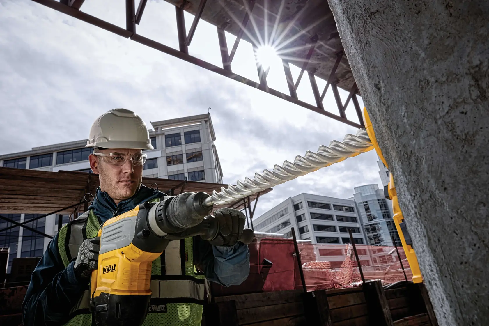 DEWALT® ELITE SERIES™ SDS Max 28mm x 570mm 4-Cutter Drill Bit