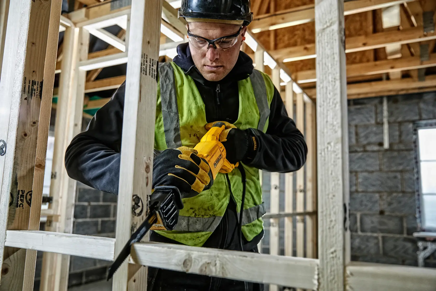 DEWALT® 1100W Reciprocating Saw