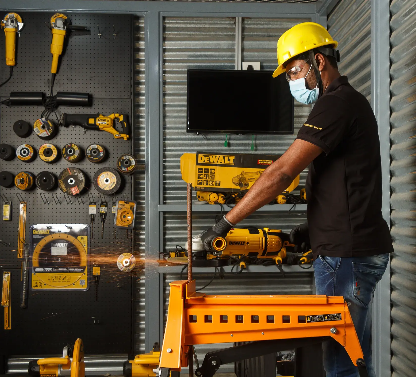 DEWALT® 2600W 230mm Angle Grinder