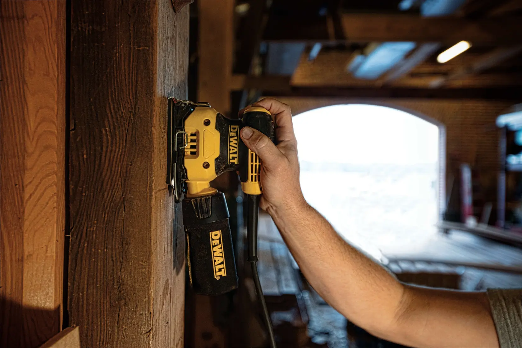 DEWALT® 230W 1/4 Sheet Orbital Sander