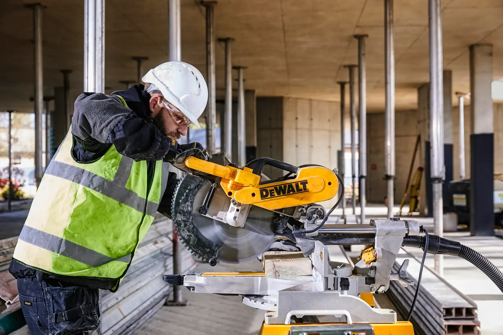 DEWALT® 305mm Mitre Saw